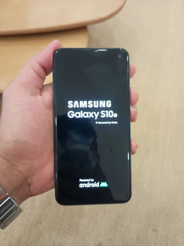 Samsung Galaxy S10e 