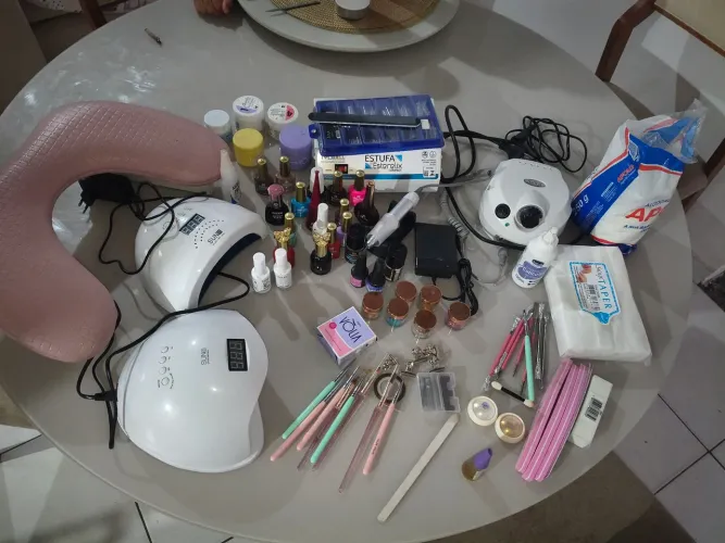 Vendo kit de unha de gel