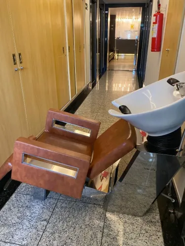 Lavatório para Salão de Beleza Van De Velde com Cadeira