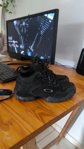 Oakley modoc mid
