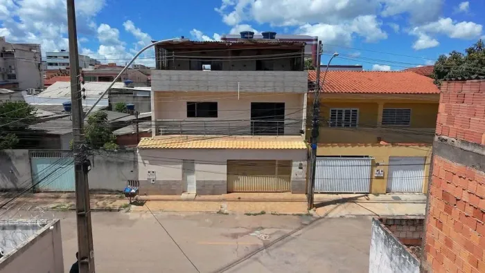 PERMUTA SÃO JOSÉ | SÃO SEBASTIÃO Sobrado Troco excelente imóvel , com volta em dinheiro.