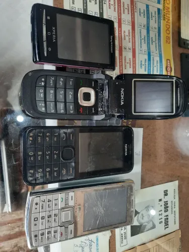 Lote celulares antigos **leia a descrição**