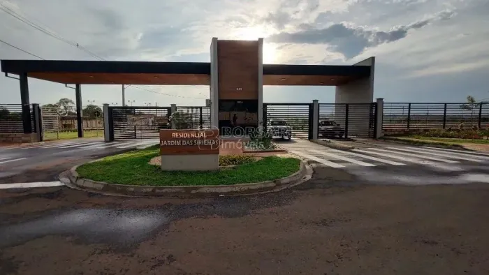 Terreno à venda em condomínio fechado