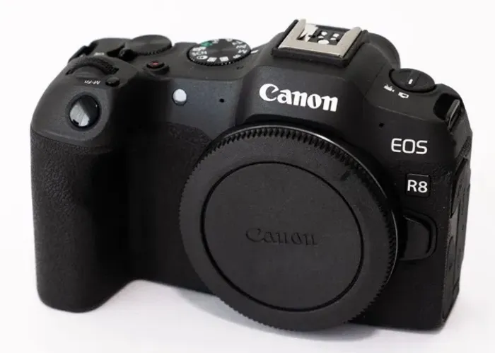 Canon r8