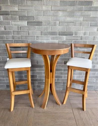 Mesa com banquetas