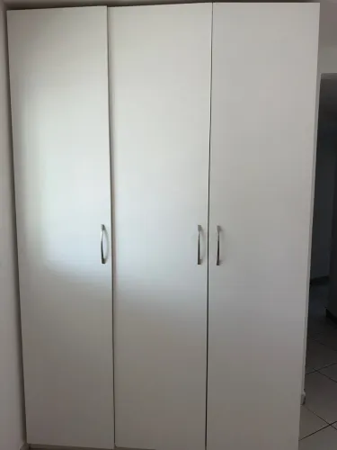 Guarda roupa branco