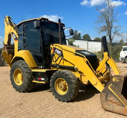 Retroescavadeira Caterpillar 416F2 18/18 - Entrada 10%
