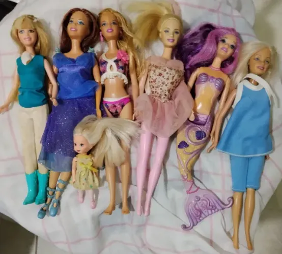 barbie (alguns aceito negociações o valor é por cada boneca.)