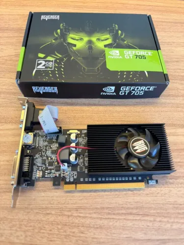 Placa de vídeo NVIDIA GeForce GT 705 2GB DDR3, marca Revenger