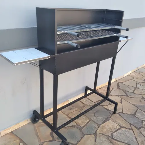 Vende-se churrasqueira