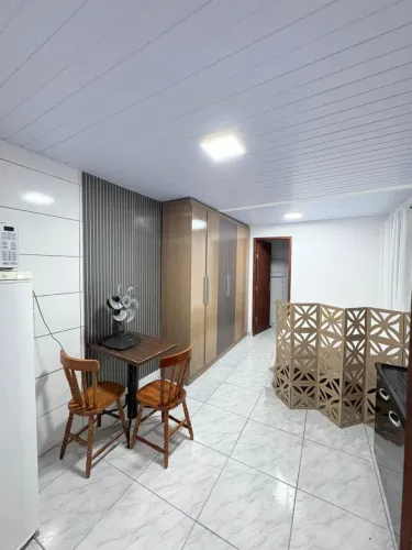 Guarda-Roupa Grande 2,30m - Excelente Estado | Retirada Imediata