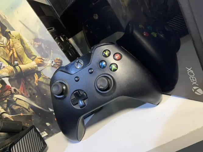 Xbox One 500GB Original + Kinect + Jogos Digitais