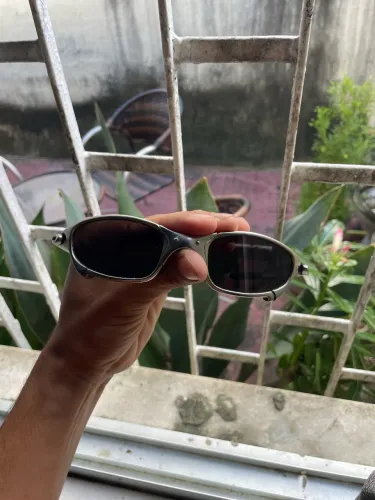 Juliet Oakley primeira linha