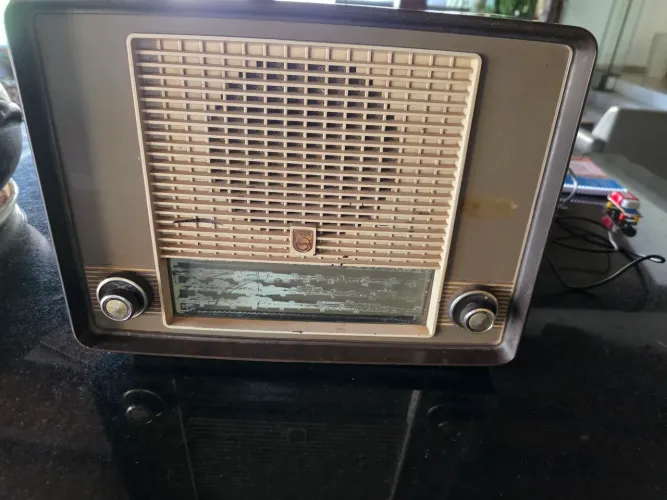 Radio antigo Philips