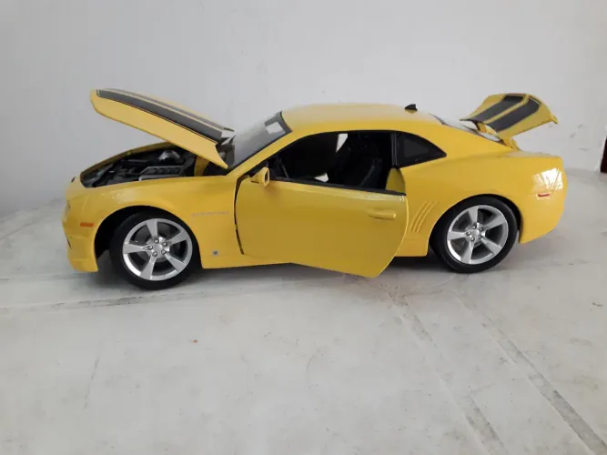 Carro miniatura Chevrolet Camaro 2010