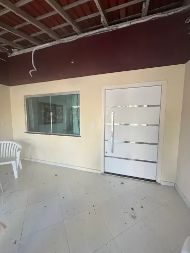 Vendo janela (2 m de largura) e porta pivotante (1,15 de largura)
