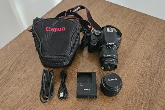 Kit Canon T5 + lente 50mm Canon 12 mil cliques