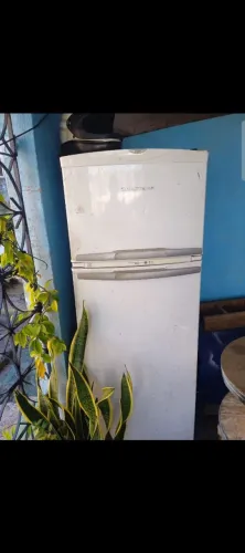 Vendo caixa de geladeira frost free troco por algo do meu interesse