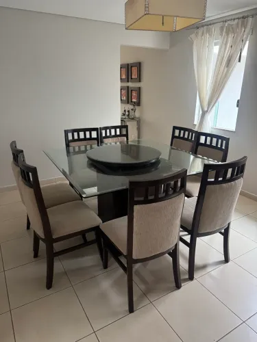 Mesa de jantar com 8 cadeiras