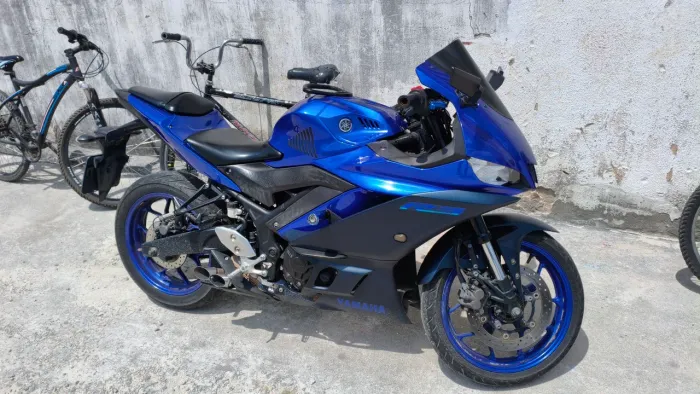 Yamaha r3 top