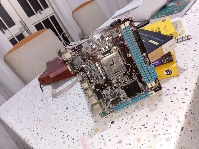 Placa-mãe Bluecase H61 LGA 1155 - Para Reparo / Peças