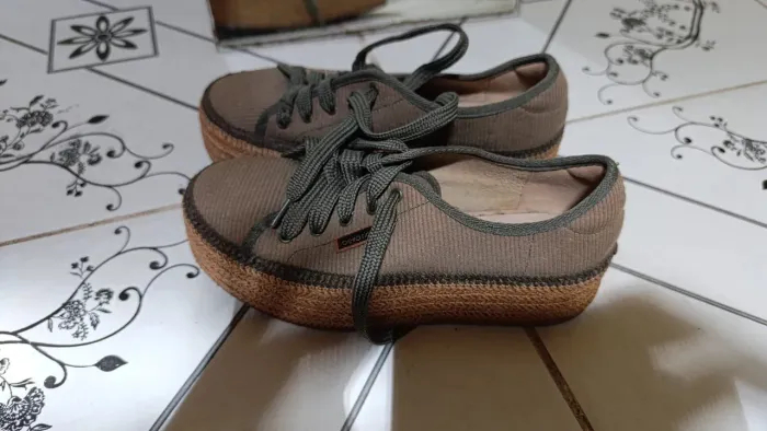 Tênis usado única vez 