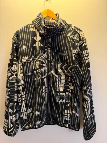 Fleece Columbia Preto Tamanho P. Porém serve muito bem M