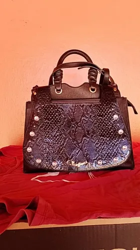 Bolsa Carmen Steffens em couro preta 