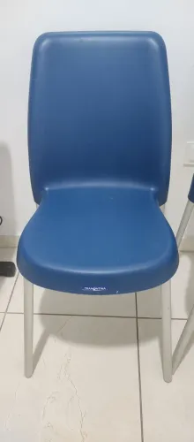 Cadeira plástica