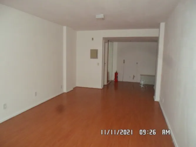 Sala Comercial com 34m² e salão em Icaraí - Niterói - RJ.