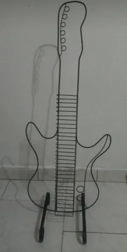 Guitarra Porta CDs com capacidade para 35 CDs