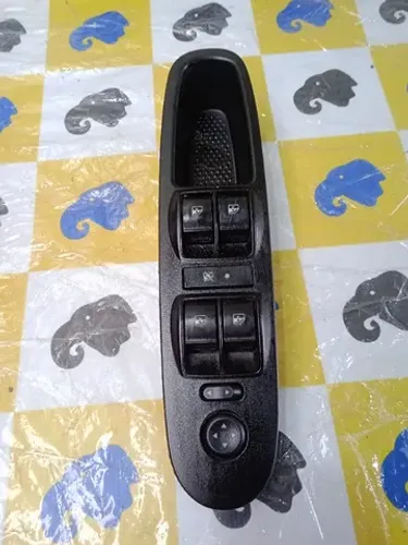 Moldura Botão Vidro Eletrico D.e L. Motorista Punto 2013-17