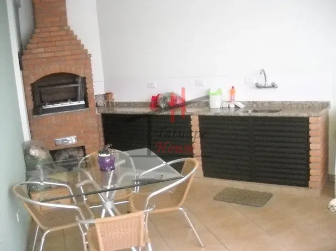 Sobrado 3 Dormitórios Venda/Locação com Piscina