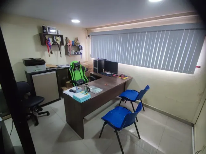 Vendo prédio comercial próximo a ponte Rio Negro, Shopping Ponta Negra!