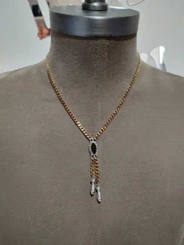 Colar Valentino