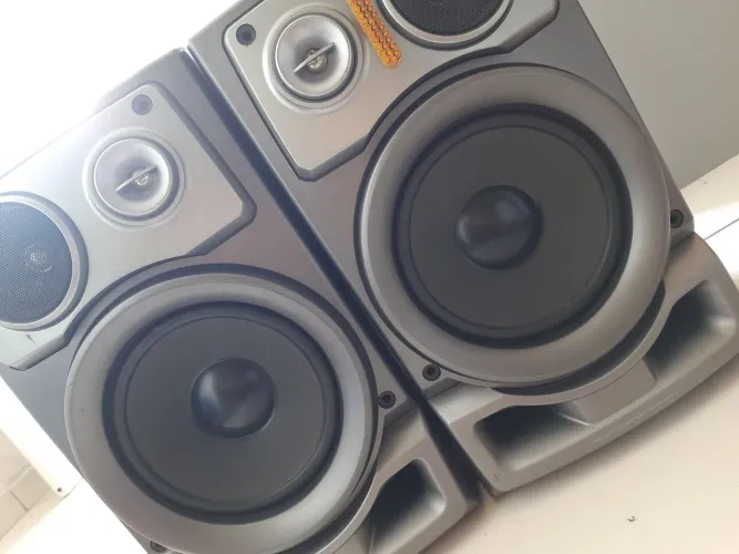 Caixa de som Aiwa...