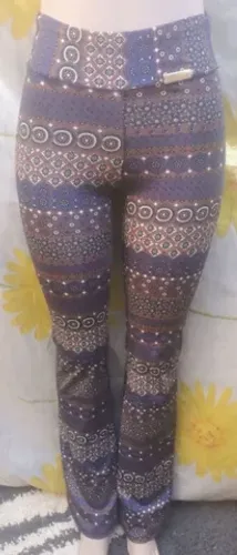 <br>calça legging mix estampas flare tam g