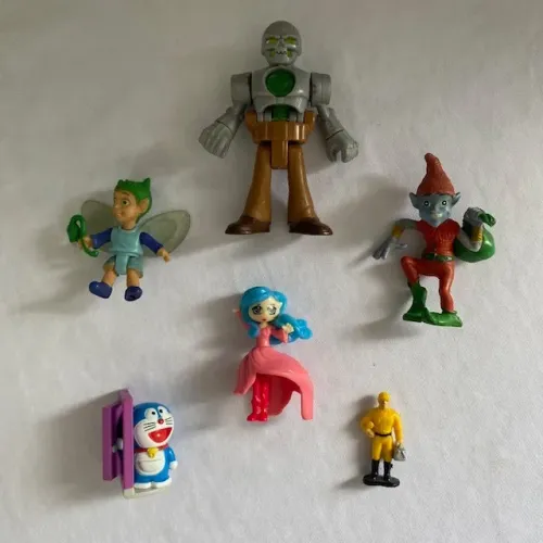 Lote 6 Miniaturas Brinquedos Kinder Ovo Doraemon Geranium DC Metallo Duendes Etc