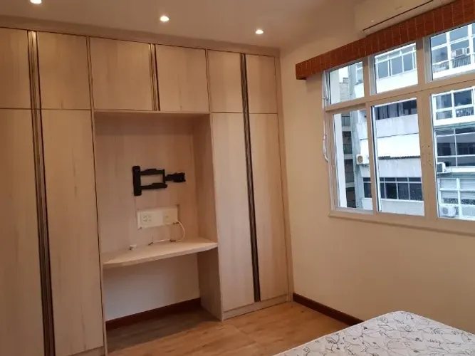 Apto em Copa, frente, andar alto, arejado, ótima localização, 1 qto, reformadíssimo