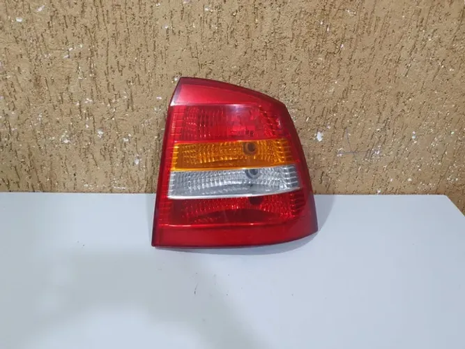 Lanterna direita Astra Hatch 1998/1999/2000/2001/2002