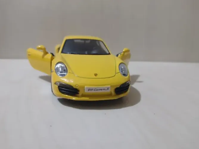 Miniatura Porsche 911 Carrera S 1/32 (12,5 cm.) - Amarelo