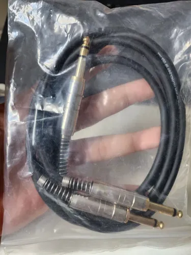 Cabo P10 para P10 duplo - 2 metros - Novo