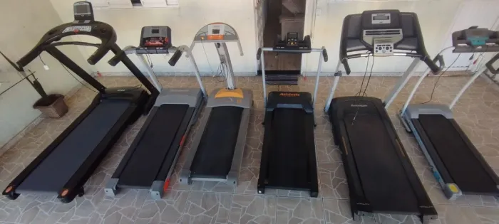 Esteiras e equipamentos de academia