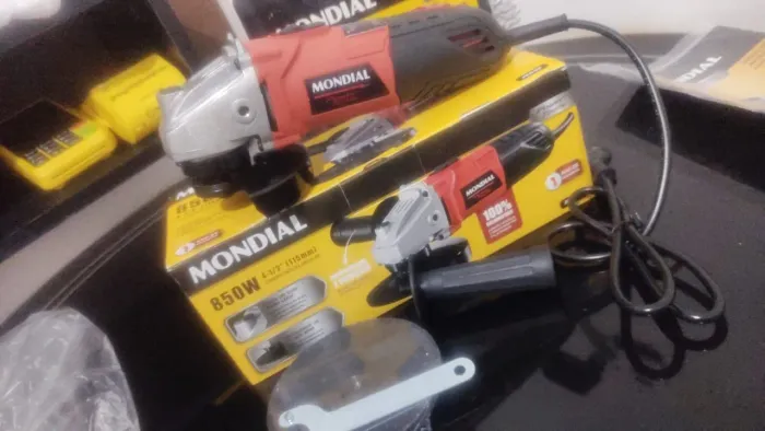 Esmerilhadeira angular 4.1/2 850 watts Mondial 220v