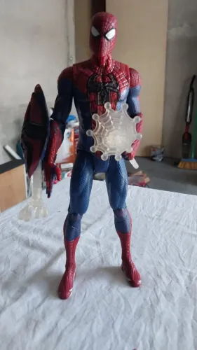 Boneco Homem Aranha Lança teia 23 cm
