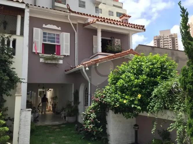 Casa de vila com 6 quartos à venda em Cambuci - SP