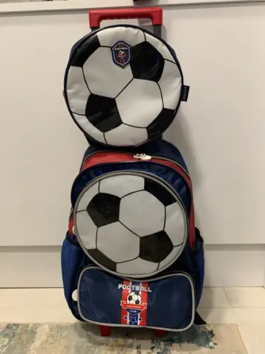 Mochila de rodinhas infantil com tema futebol