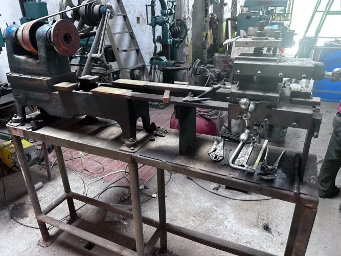 Torno mecânico de bancada 