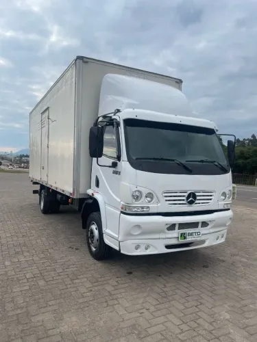 Mercedes Benz Accelo 915