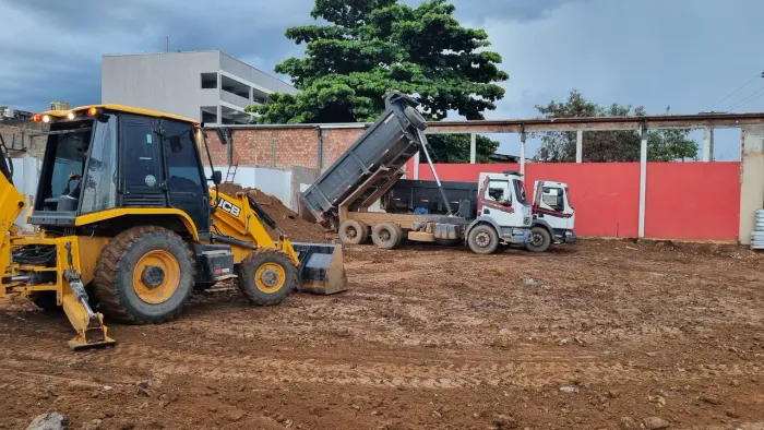 Demolição terraplanagem 
